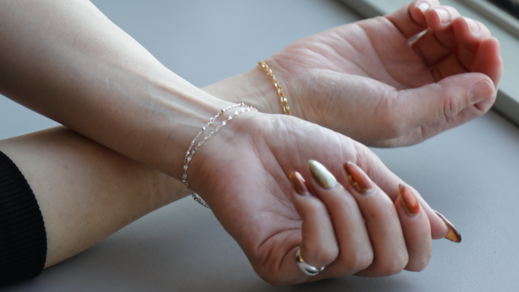 パーマネントジュエリーのブレスレットの画像